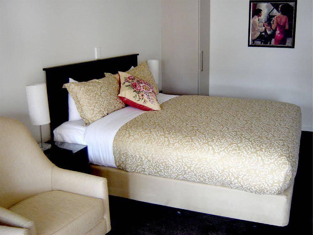 Salerno Motel Apartments Christchurch Luaran gambar A bed