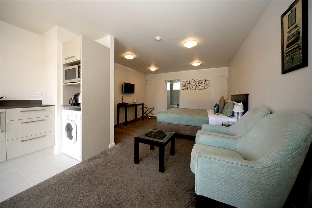Salerno Motel Apartments Christchurch Luaran gambar A studio apartment